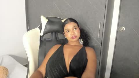 Snapshot of chloe_evans21 chatting on 05-07-26, 12:16 chloe online show from 05-07-26, 12:16