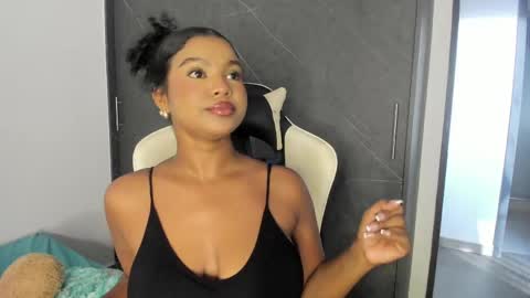 Snapshot of chloe_evans21 chatting on 05-28-26, 10:40 chloe online show from 05-28-26, 10:40