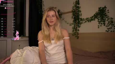 Arianaa Mourrr online show from 10-26-25, 04:18