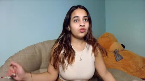 Snapshot of chloe_maia1 chatting on 01-14-25, 01:04 AMY online show from 01-14-25, 01:04