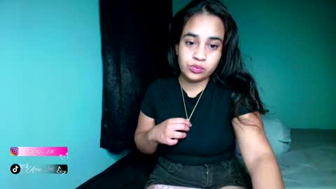 Snapshot of chloe_maia1 chatting on 09-09-25, 12:43 AMY online show from 09-09-25, 12:43