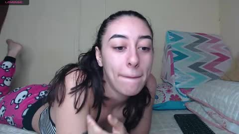 Snapshot of chloe_vahos chatting on 01-04-25, 01:42 Chloe online show from 01-04-25, 01:42