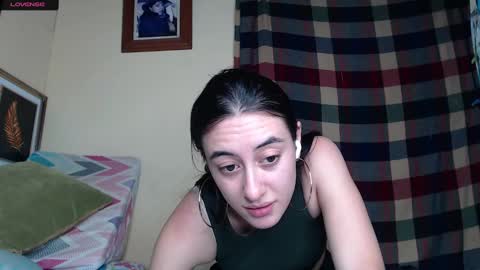 Snapshot of chloe_vahos chatting on 02-12-25, 08:29 Chloe online show from 02-12-25, 08:29