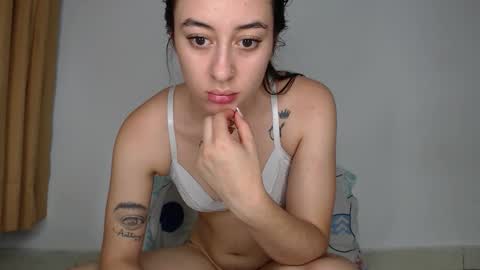 Snapshot of chloe_vahos chatting on 09-23-25, 10:35 Chloe online show from 09-23-25, 10:35