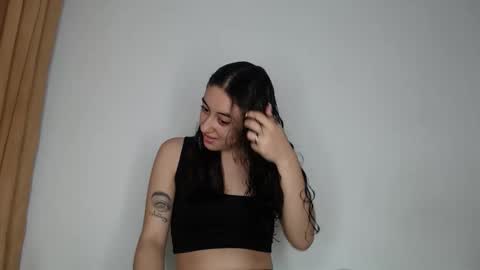 Snapshot of chloe_vahos chatting on 09-25-25, 09:40 Chloe online show from 09-25-25, 09:40