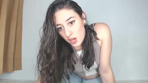 Snapshot of chloe_vahos chatting on 10-04-25, 09:57 Chloe online show from 10-04-25, 09:57