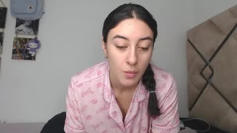 Snapshot of chloe_vahos chatting on 10-10-25, 01:32 Chloe online show from 10-10-25, 01:32