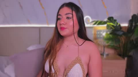 Snapshot of chloeemonroee_ chatting on 10-17-25, 01:25 Chloee online show from 10-17-25, 01:25
