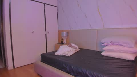 Chloee online show from 11-18-25, 11:36