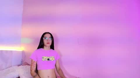Snapshot of chloeh18 chatting on 06-12-26, 04:00 chloeh18 online show from 06-12-26, 04:00