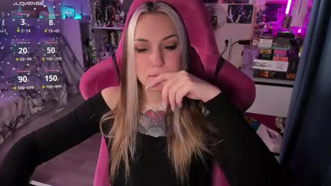 ChloeKohaku online show from 11-20-25, 03:28