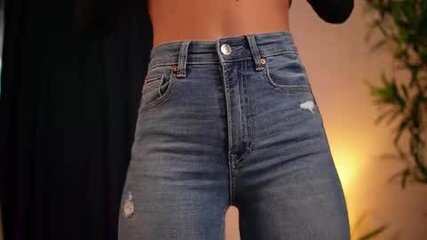 chloemin_ online show from 11-10-25, 07:07