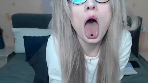 chloemurmeow online show from 10-23-25, 01:16