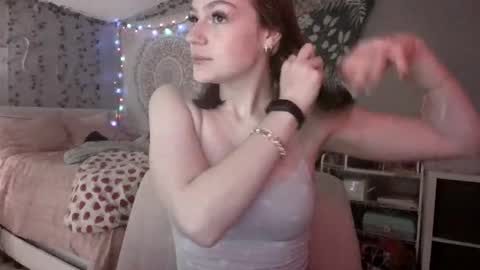 Snapshot of chloeraeex chatting on 04-17-26, 01:41 Chloe online show from 04-17-26, 01:41