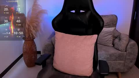 Laura online show from 03-09-26, 04:00