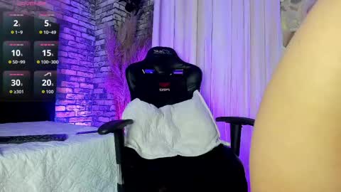 Snapshot of chloesantana_ chatting on 05-15-26, 02:29 .. Chloe .. online show from 05-15-26, 02:29