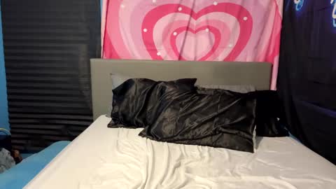 Snapshot of chloesbigboobs chatting on 02-02-25, 06:48 Chloes Big Boobs online show from 02-02-25, 06:48