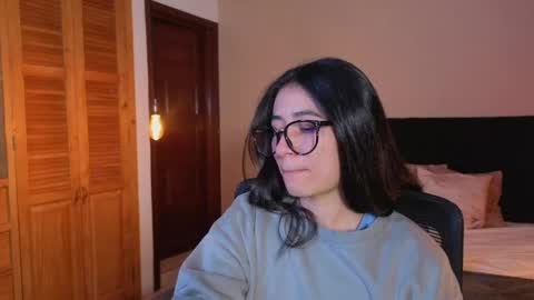 ChloeTurner  online show from 04-15-26, 08:53