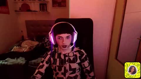 Snapshot of chloevenommm chatting on 05-04-26, 03:57 chloevenommm online show from 05-04-26, 03:57