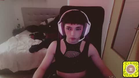 Snapshot of chloevenommm chatting on 06-14-26, 12:30 chloevenommm online show from 06-14-26, 12:30
