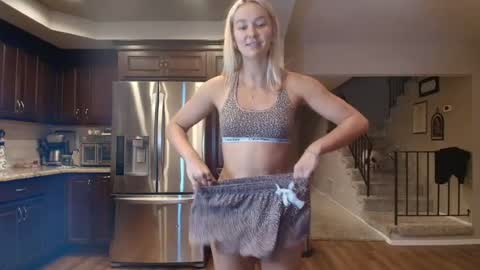 Snapshot of chloexbabe chatting on 06-13-26, 06:00 Chloe Babe online show from 06-13-26, 06:00
