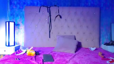 Snapshot of chlooe_zoe chatting on 02-13-25, 12:13 chlooe_zoe online show from 02-13-25, 12:13