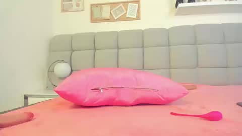 Snapshot of chlooe_zoe chatting on 09-13-25, 08:30 chlooe_zoe online show from 09-13-25, 08:30