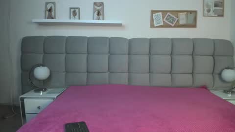 Snapshot of chlooe_zoe chatting on 09-18-25, 08:44 chlooe_zoe online show from 09-18-25, 08:44