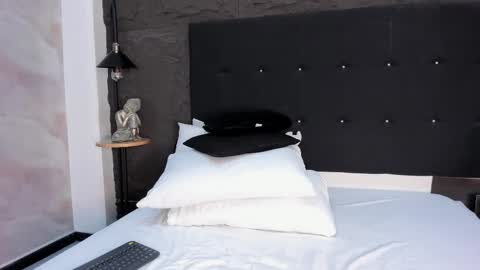 Chloe Scott online show from 11-08-25, 01:11