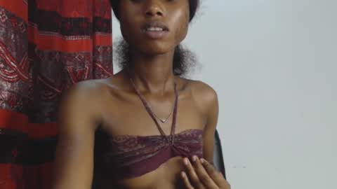 Snapshot of choco_petitqueen chatting on 12-12-24, 09:30 choco_petitqueen online show from 12-12-24, 09:30