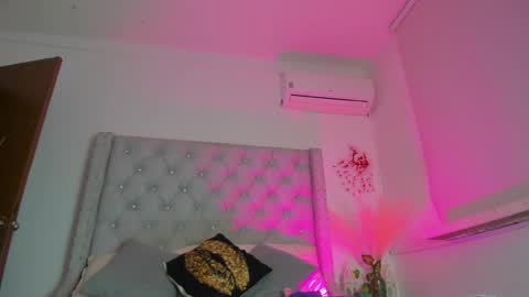 Snapshot of chocobunny1 chatting on 11-12-25, 12:16 chocobunny1 online show from 11-12-25, 12:16