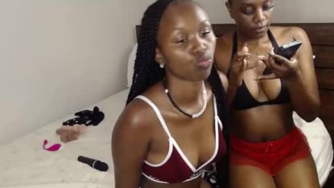 chocolate_river2012 online show from 12-14-25, 02:44