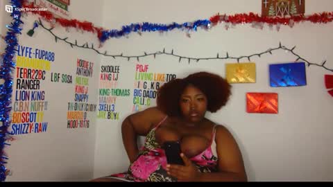 Snapshot of chocolatebunnyxx69 chatting on 12-10-24, 02:27 Melina online show from 12-10-24, 02:27