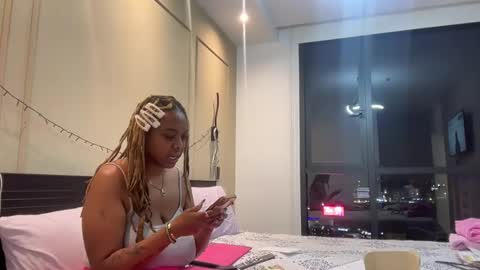 Snapshot of chocolatecakequeen chatting on 01-16-25, 01:58 ChocolateCakeQueen online show from 01-16-25, 01:58