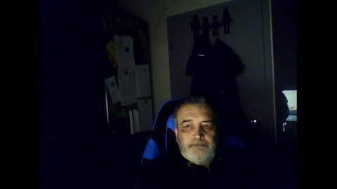 Snapshot of chris250268 chatting on 05-17-26, 01:58 Chris online show from 05-17-26, 01:58