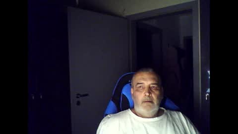 Chris online show from 08-09-26, 03:23