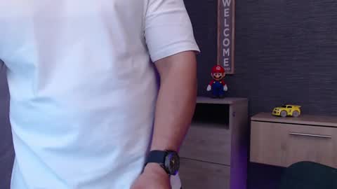 Snapshot of chris_huntter chatting on 10-28-25, 01:31 chris_huntter online show from 10-28-25, 01:31