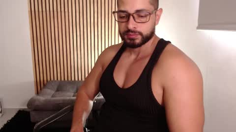 cris         Twitter magnum101010 insta magnumc20 online show from 11-28-25, 05:04