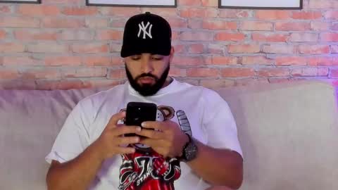 Snapshot of chris_varden chatting on 01-05-26, 06:33 Chris Varden online show from 01-05-26, 06:33