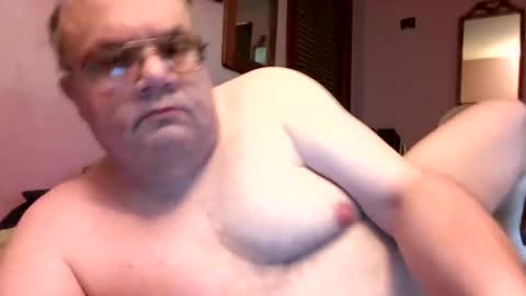 Snapshot of chrismini312 chatting on 05-09-26, 06:02 Chris The Jerk Off King online show from 05-09-26, 06:02
