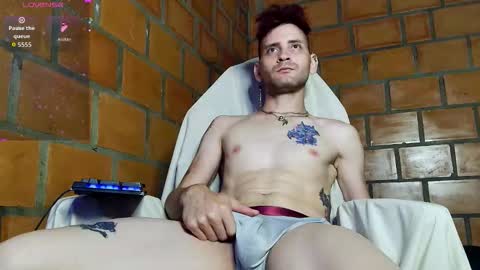 Snapshot of christb01 chatting on 11-11-25, 06:13 ChristB online show from 11-11-25, 06:13