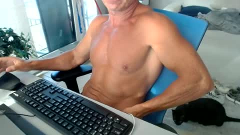 Snapshot of christiano1977 chatting on 06-23-26, 11:41 Michael USA online show from 06-23-26, 11:41