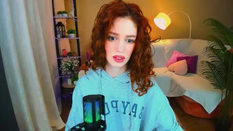 christinaconteeree online show from 11-17-25, 07:08