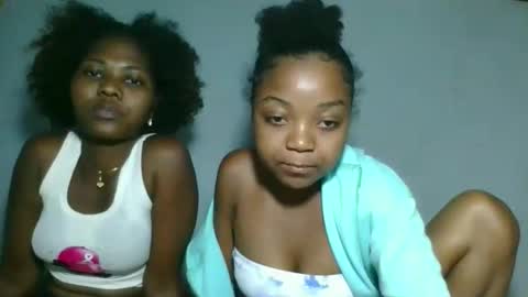 Snapshot of christine985 chatting on 10-25-25, 11:29 christine985 online show from 10-25-25, 11:29