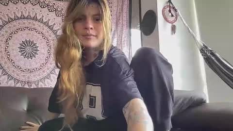 Val riess -- Instagram free online show from 10-12-25, 06:07