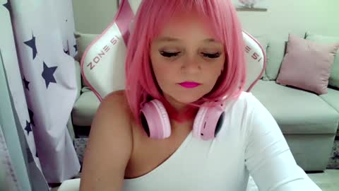 Snapshot of christirose chatting on 12-14-24, 06:41 Christi online show from 12-14-24, 06:41