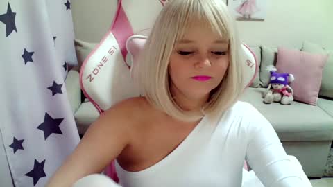 Snapshot of christirose chatting on 12-25-24, 06:31 Christi online show from 12-25-24, 06:31