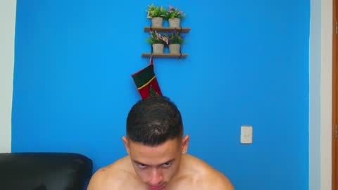 Snapshot of christopher_w chatting on 12-16-24, 01:42 Christopher online show from 12-16-24, 01:42