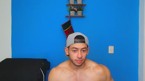 Snapshot of christopher_w chatting on 12-29-24, 03:11 Christopher online show from 12-29-24, 03:11