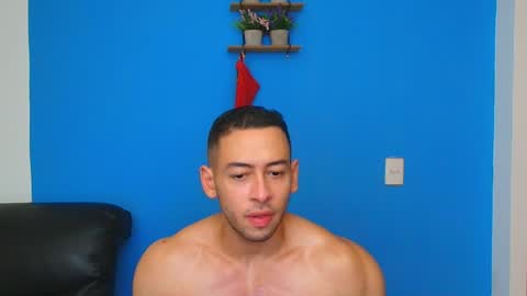 Snapshot of christopher_w chatting on 01-01-25, 09:52 Christopher online show from 01-01-25, 09:52